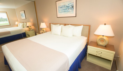 Signature Room, Multiple Beds, Kitchen, Pool View (1 Bedroom Unit- Room 104- No Pets)