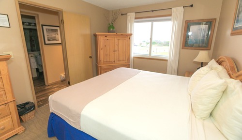 Signature Room, Multiple Beds, Kitchen, Pool View (1 Bedroom Unit- Room 205-No Pets)