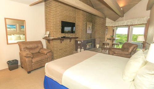 Premium Studio, 1 King Bed, Kitchenette, Ocean View (Premium Studio Unit- Room 312-No Pets)