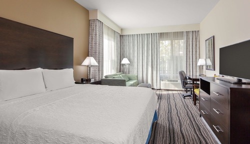 Studio, 1 King Bed, Accessible (Hearing)