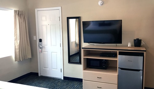 Standard Room, 1 Queen Bed