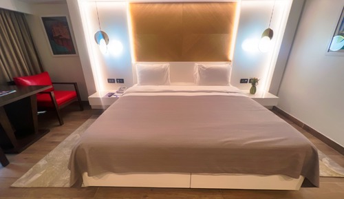 Deluxe Room, 1 King Bed, Balcony, City View (Queen Room)