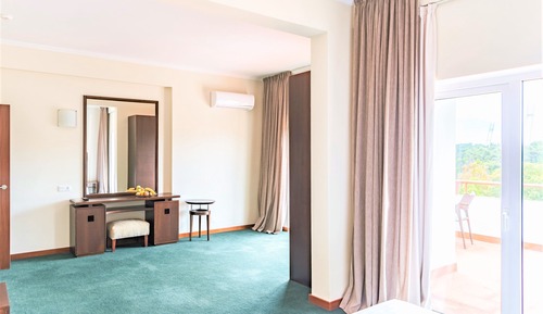 Panoramic Suite, River View