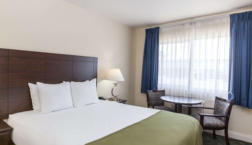 Standard Room, 1 Queen Bed