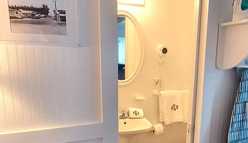 Romantic Studio Suite, Private Bathroom (111 Pineapple)