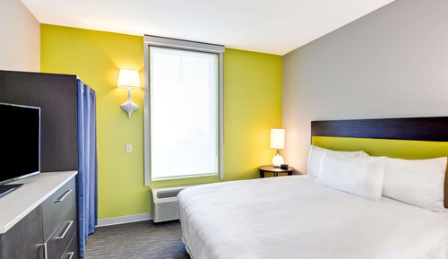 Suite, 1 King Bed, Accessible, Non Smoking (Hearing)