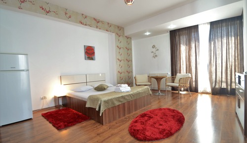 Basic Studio, Kitchenette, City View