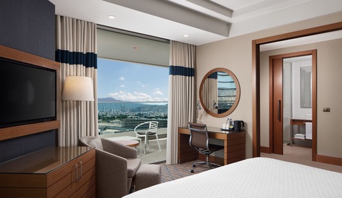 Room, 1 King Bed, Balcony, City View (Corner)