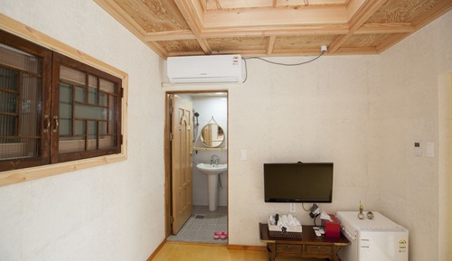 Room (Byeoldool)