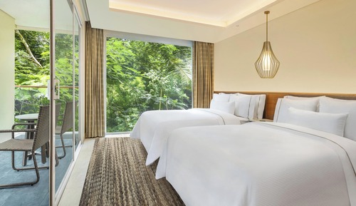 Suite, 2 Twin Beds, Non Smoking, Garden View (Balcony)