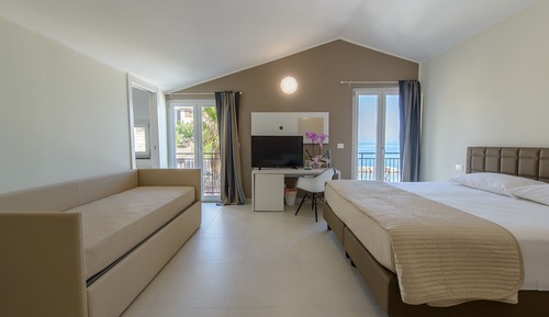 Superior Quadruple Room, Patio, Sea View (Brown)