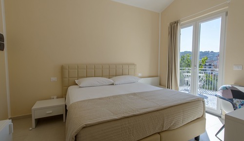 Deluxe Room, Terrace, Sea View (Yellow)