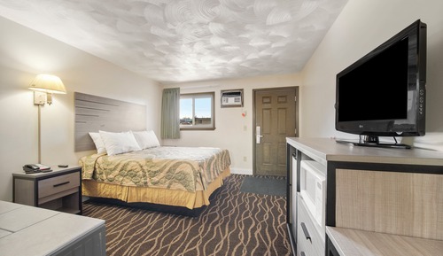 Suite, 1 Queen Bed, Jetted Tub