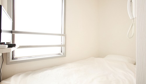 Single Room (4F~5F) Cash Only.