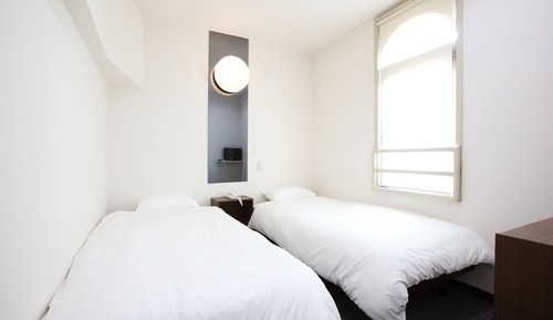Twin Room Cash Only.