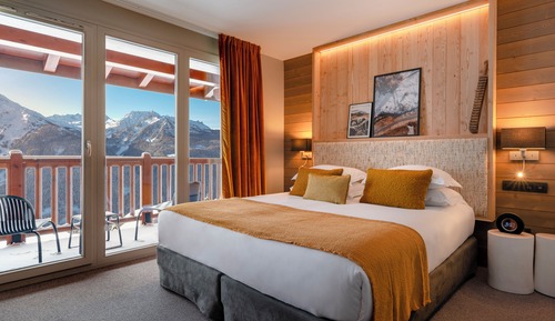 Traditional Suite, 1 King Bed with Sofa bed, Balcony, Mountain View