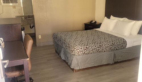 Room, 1 King Bed, Non Smoking (Efficiency)