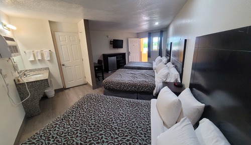 Room, Multiple Beds, Non Smoking (Efficiency)