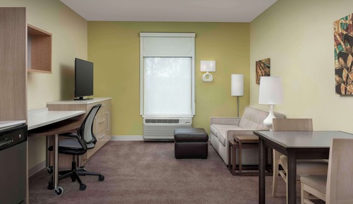 Suite, 2 Queen Beds, Accessible, Bathtub