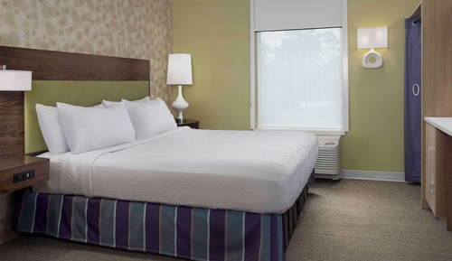 Studio, 1 King Bed, Accessible, Bathtub
