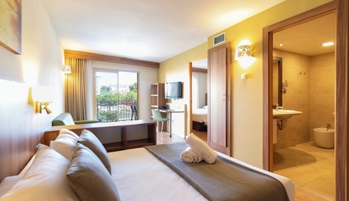 Family Suite, Pool View (3 Adults+1 Children)