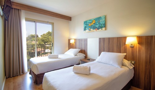 Family Suite (2 Adults+1 Children)