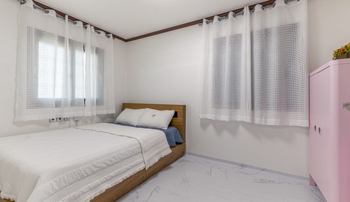 Room (Lavender)