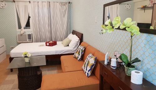 Signature Studio Suite, 1 Queen Bed, Partial Sea View