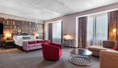 Suite, 1 King Bed with Sofa bed, Non Smoking (Roll-In Shower)