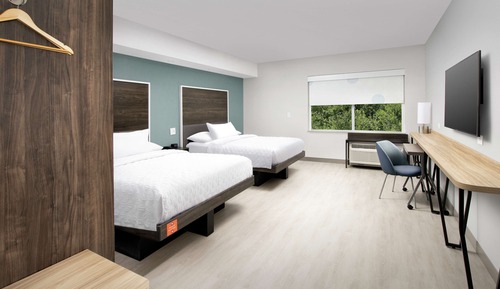 Room, 2 Queen Beds, Accessible, Bathtub