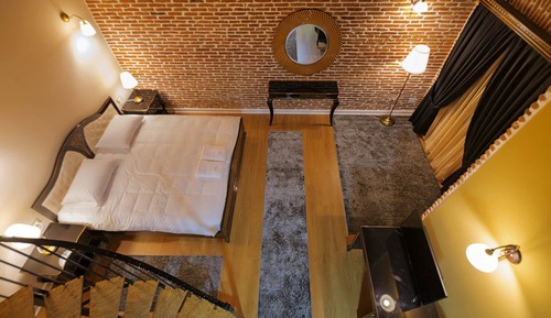 Suite, City View