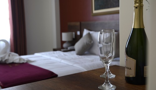 Double Room, 1 Queen Bed