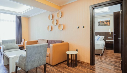 Junior Suite, 1 King Bed, Non Smoking