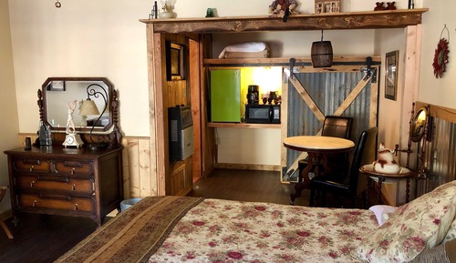 Deluxe Single Room, 1 King Bed, Mountain View