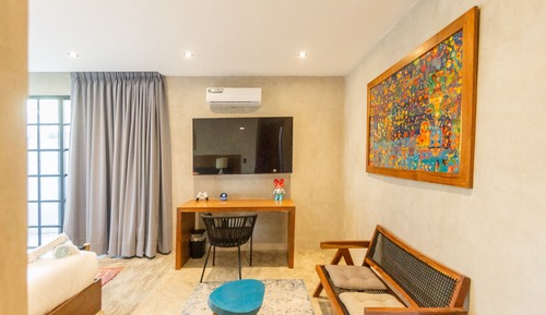 Deluxe Room (1)