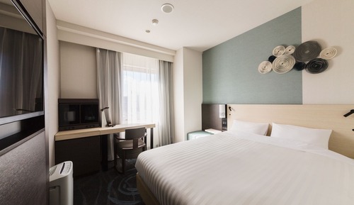 Double Room Single Use, Smoking