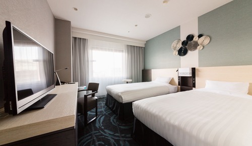 Twin Room, Smoking