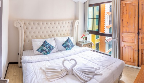 Deluxe Double Room, Pool View