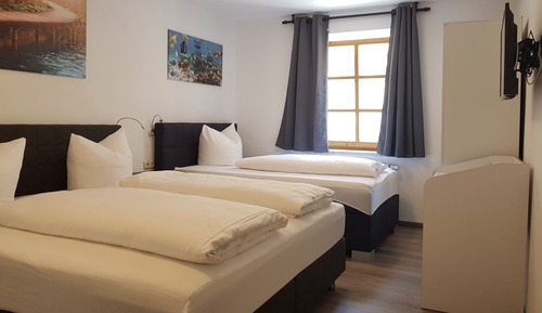 Economy Triple Room