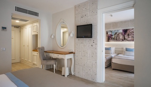Premium Connection Room