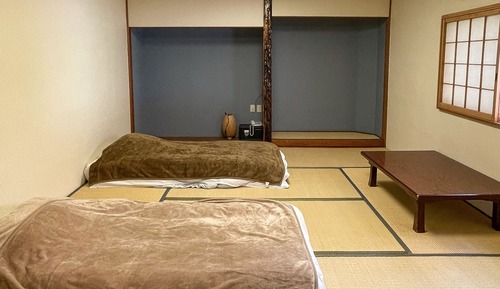 Traditional Room, Non Smoking, Shared Bathroom