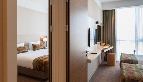 Family Room, Connecting Rooms