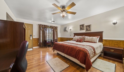 Suite, Multiple Beds, Jetted Tub