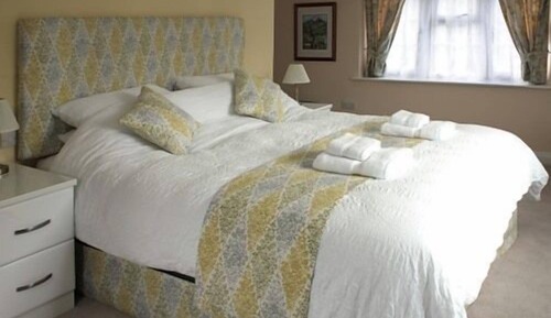 Deluxe Double Room, Ensuite, Garden View (Dancers)