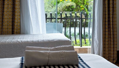 Deluxe Room, 1 Bedroom, Pool View