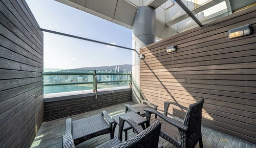 2nd Avenue - Rooftop Terrace