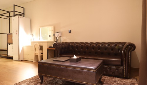 Suite, Corner