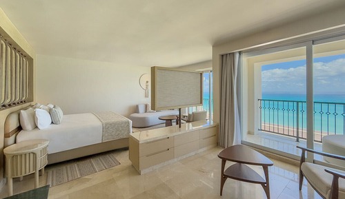 Royal Master Suite Hot Tub Beachfront