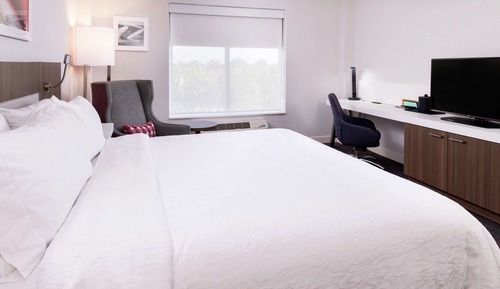 Room, 1 King Bed, Accessible (Hearing)