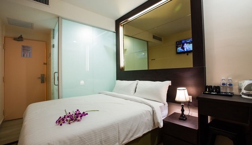 Basic Double Room, 1 Queen Bed